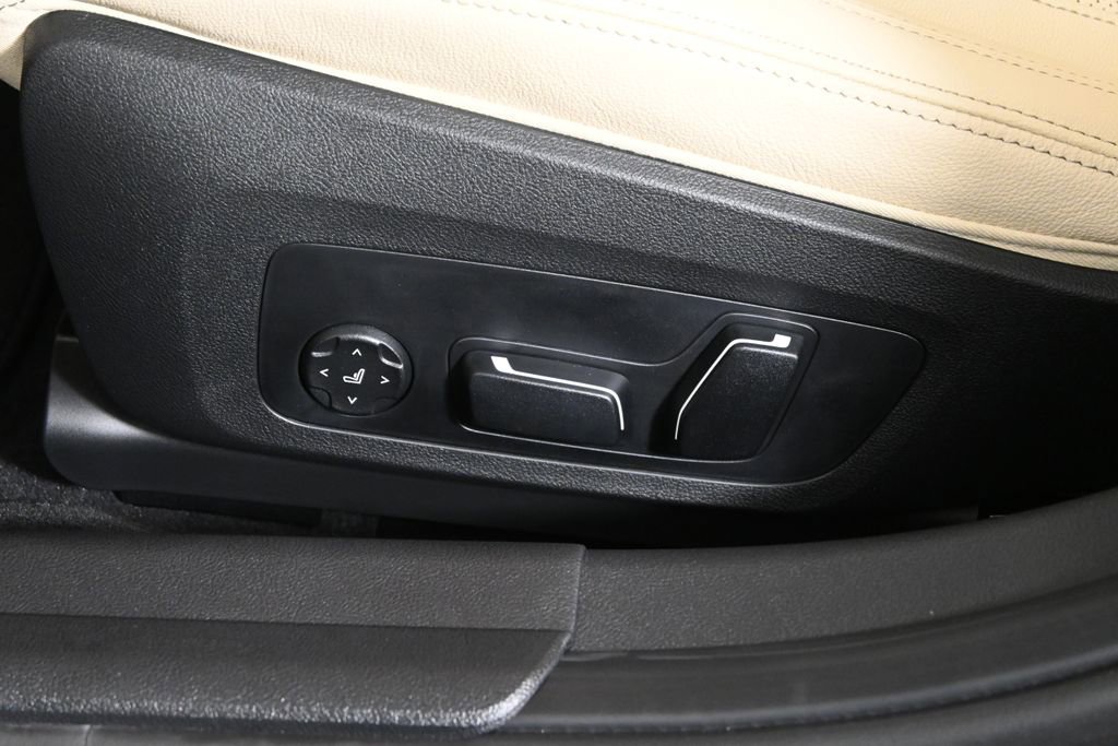 Used 2026 BMW 330i xDrive Sedan w/ Premium Package image 28