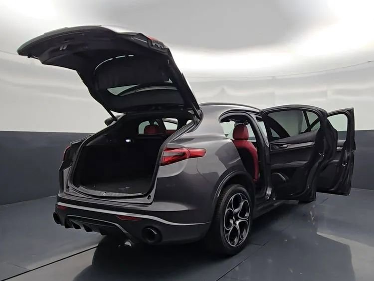 Used 2023 Alfa Romeo Stelvio Veloce AWD/4WD image 21