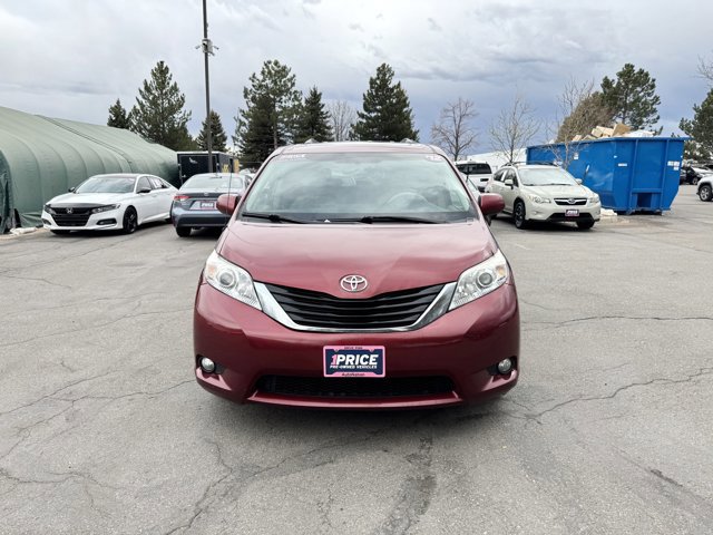 Used 2012 Toyota Sienna XLE image 2
