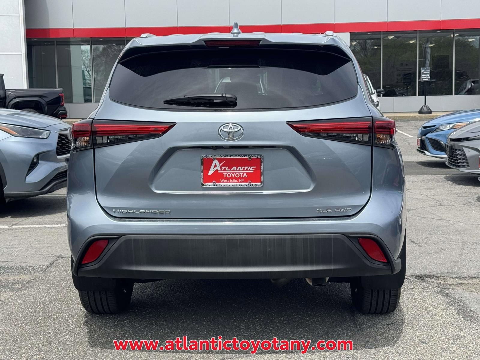 Used 2023 Toyota Highlander XLE AWD/4WD image 35