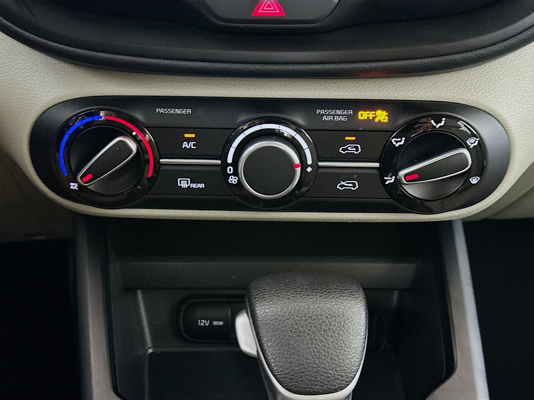 Used 2025 Kia Soul LX w/ LX Technology Package FWD image 23