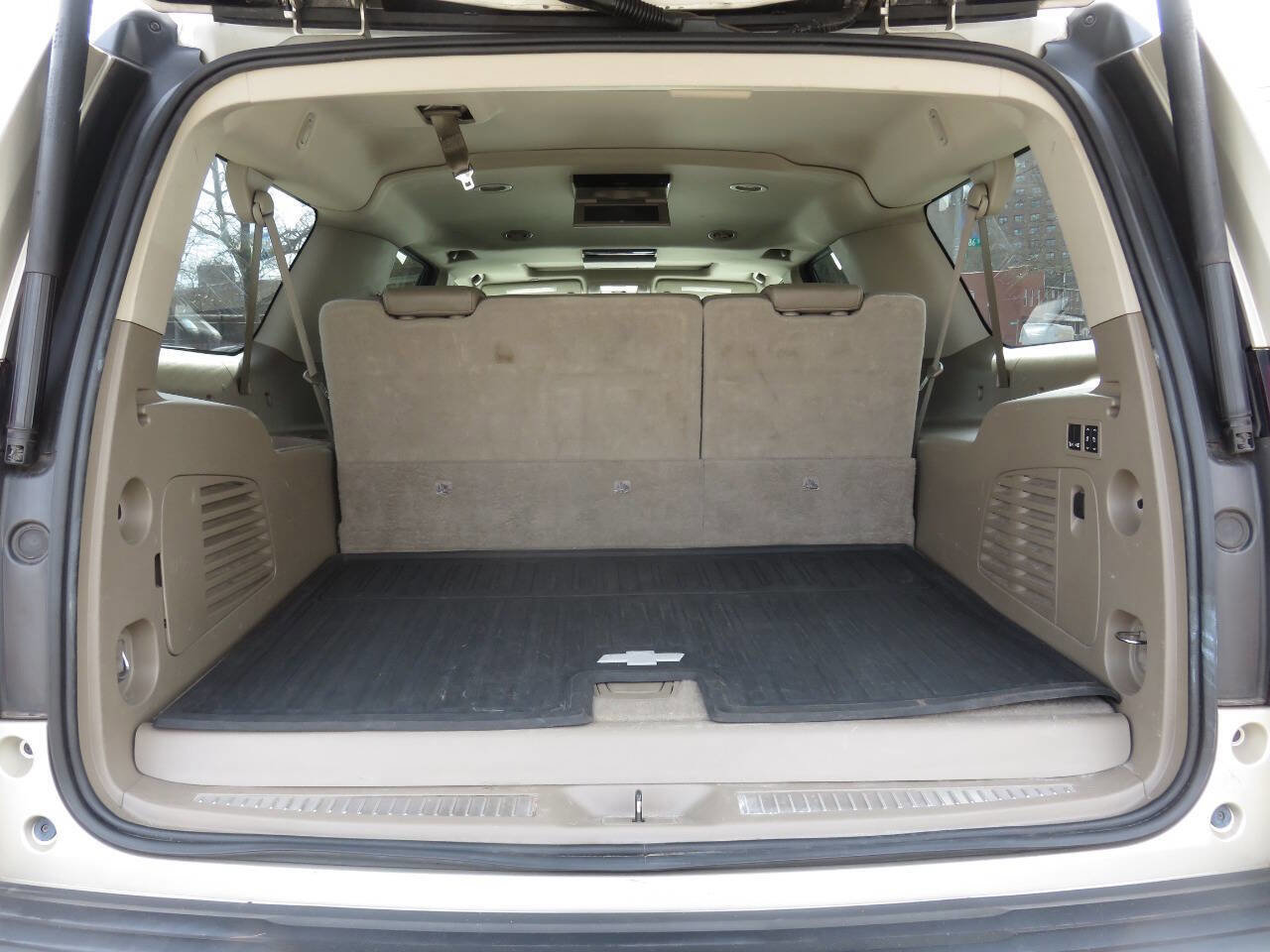 Used 2016 Chevrolet Suburban LT image 28