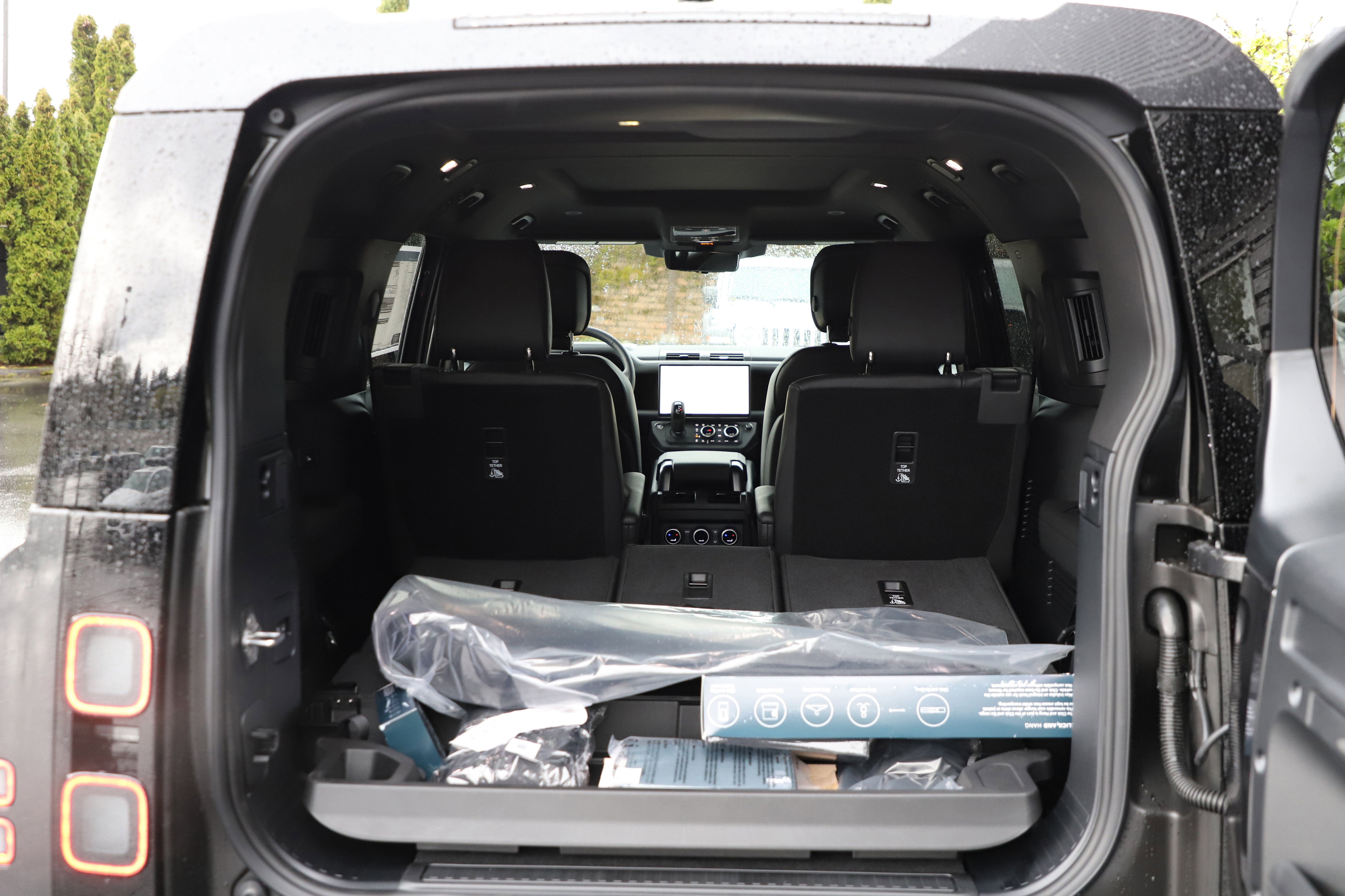 New 2026 Land Rover Defender 130 X-Dynamic SE AWD/4WD image 16