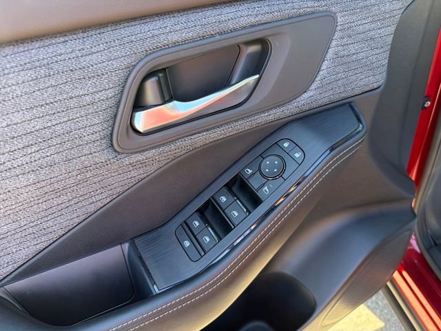 Used 2023 Nissan Rogue SV image 12