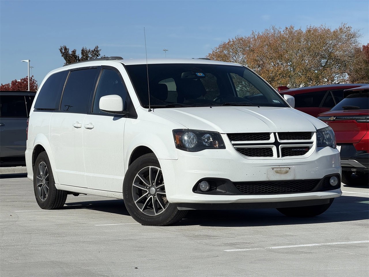 Used 2019 Dodge Grand Caravan GT image 2