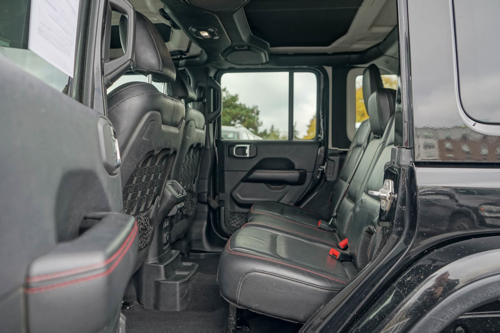 Used 2018 Jeep Wrangler Unlimited Rubicon image 25