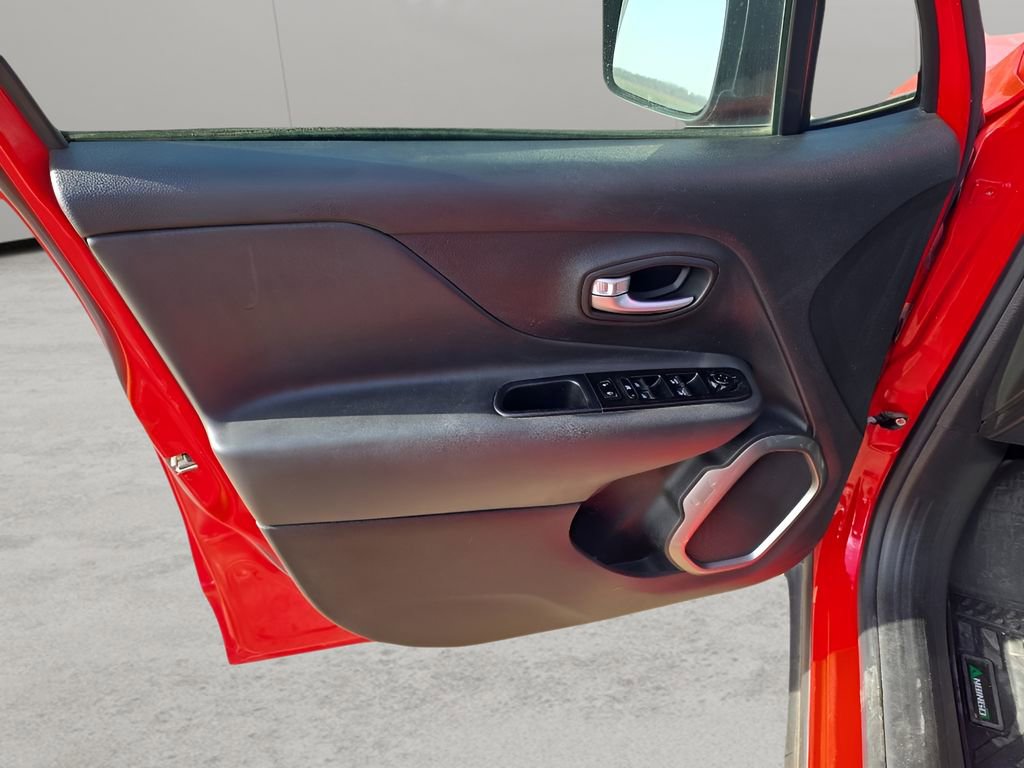 Used 2022 Jeep Renegade Latitude w/ Convenience Group AWD/4WD image 10