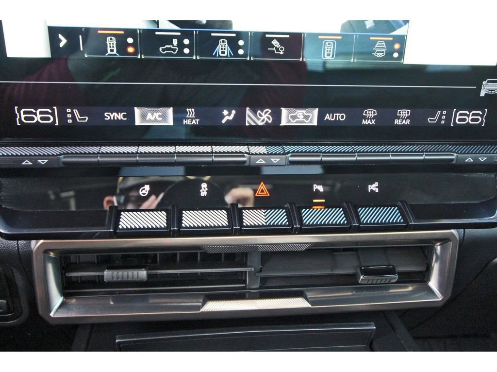 Used 2025 GMC Hummer EV 2X image 24