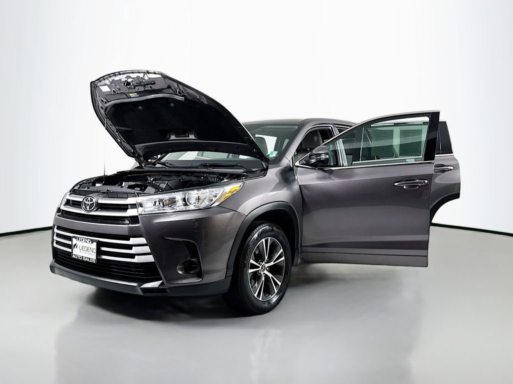 Used 2017 Toyota Highlander LE image 13