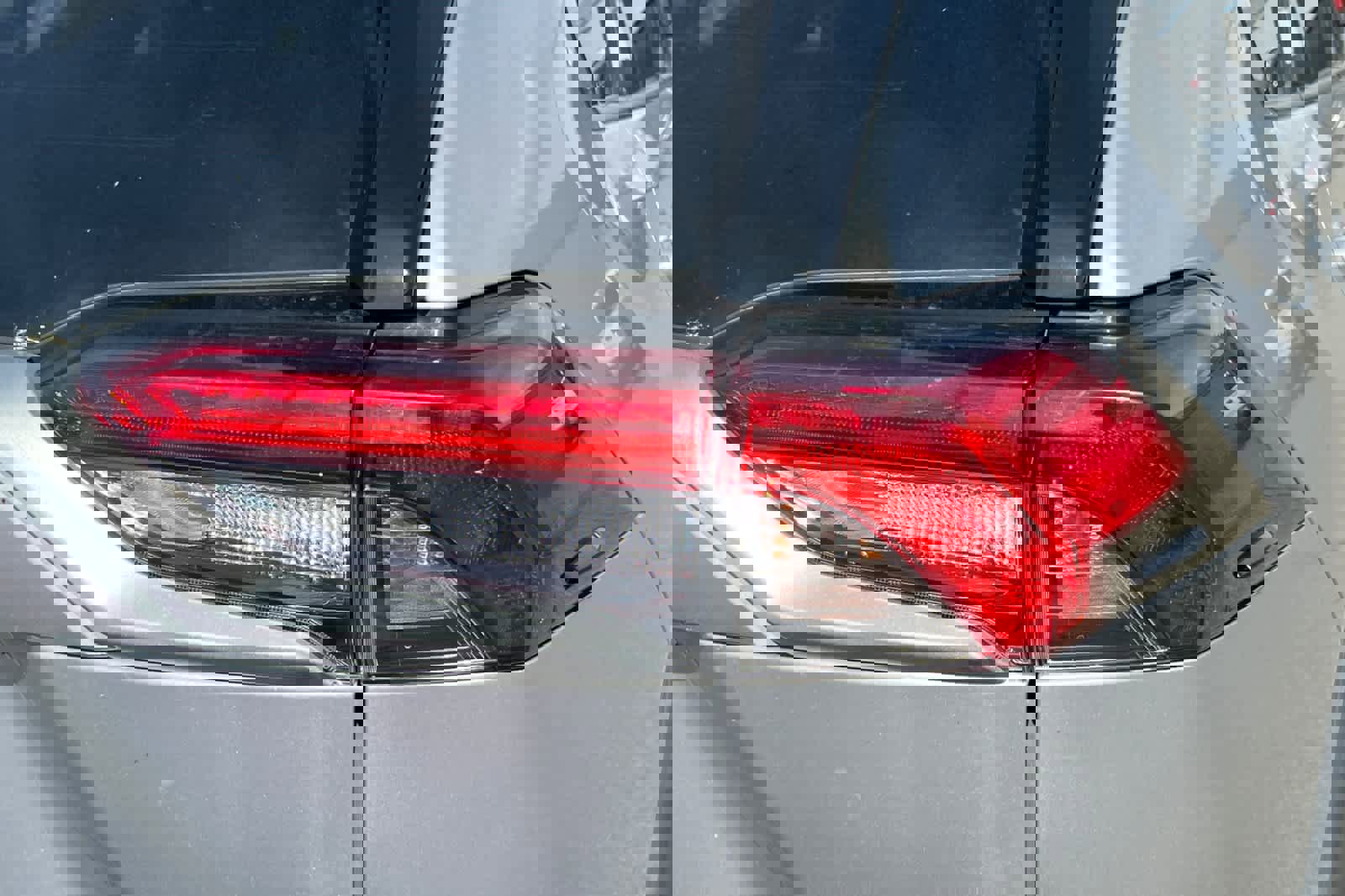 Used 2022 Toyota RAV4 LE image 18