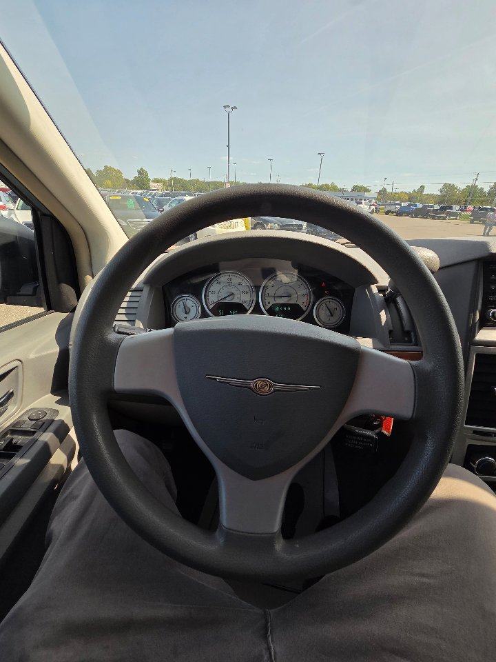 Used 2009 Chrysler Town & Country LX w/ Entertainment Group #1 image 15