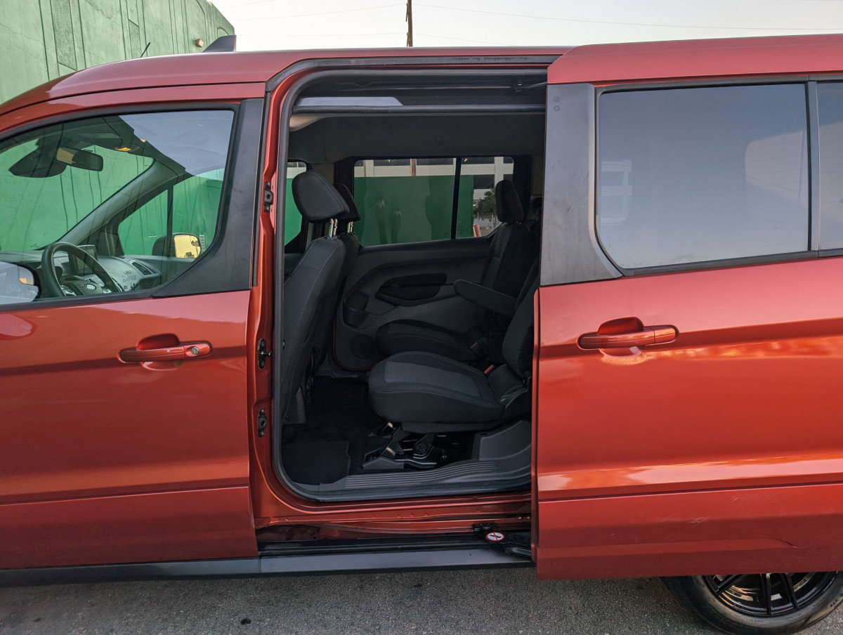 Used 2022 Ford Transit Connect XLT FWD image 16
