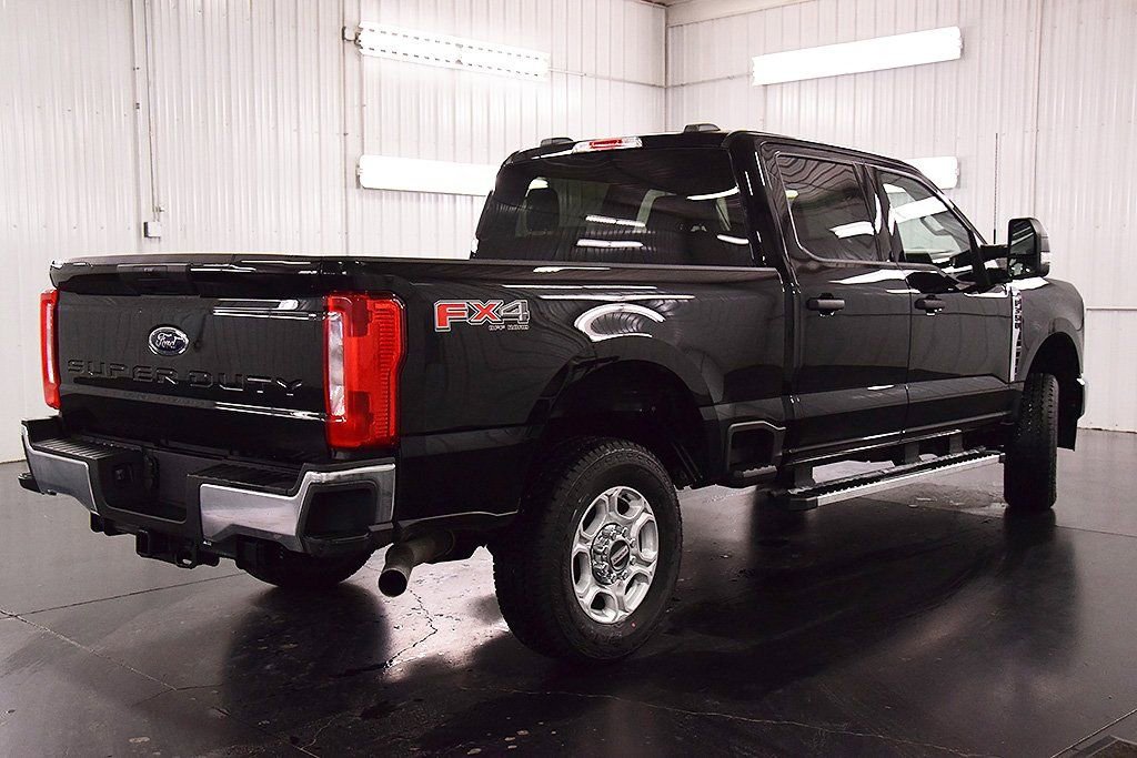 New 2026 Ford F350 XLT w/ FX4 Off-Road Package AWD/4WD image 8