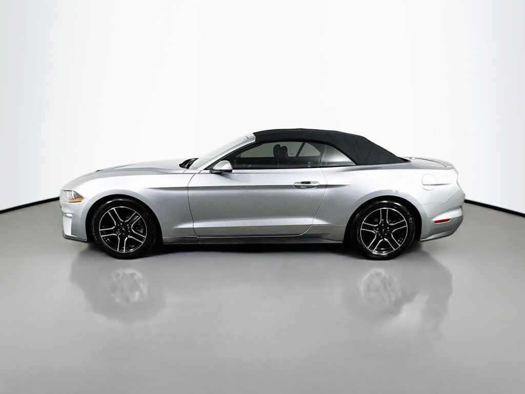 Used 2020 Ford Mustang Premium RWD image 3