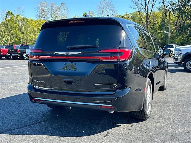New 2026 Chrysler Pacifica Select image 6