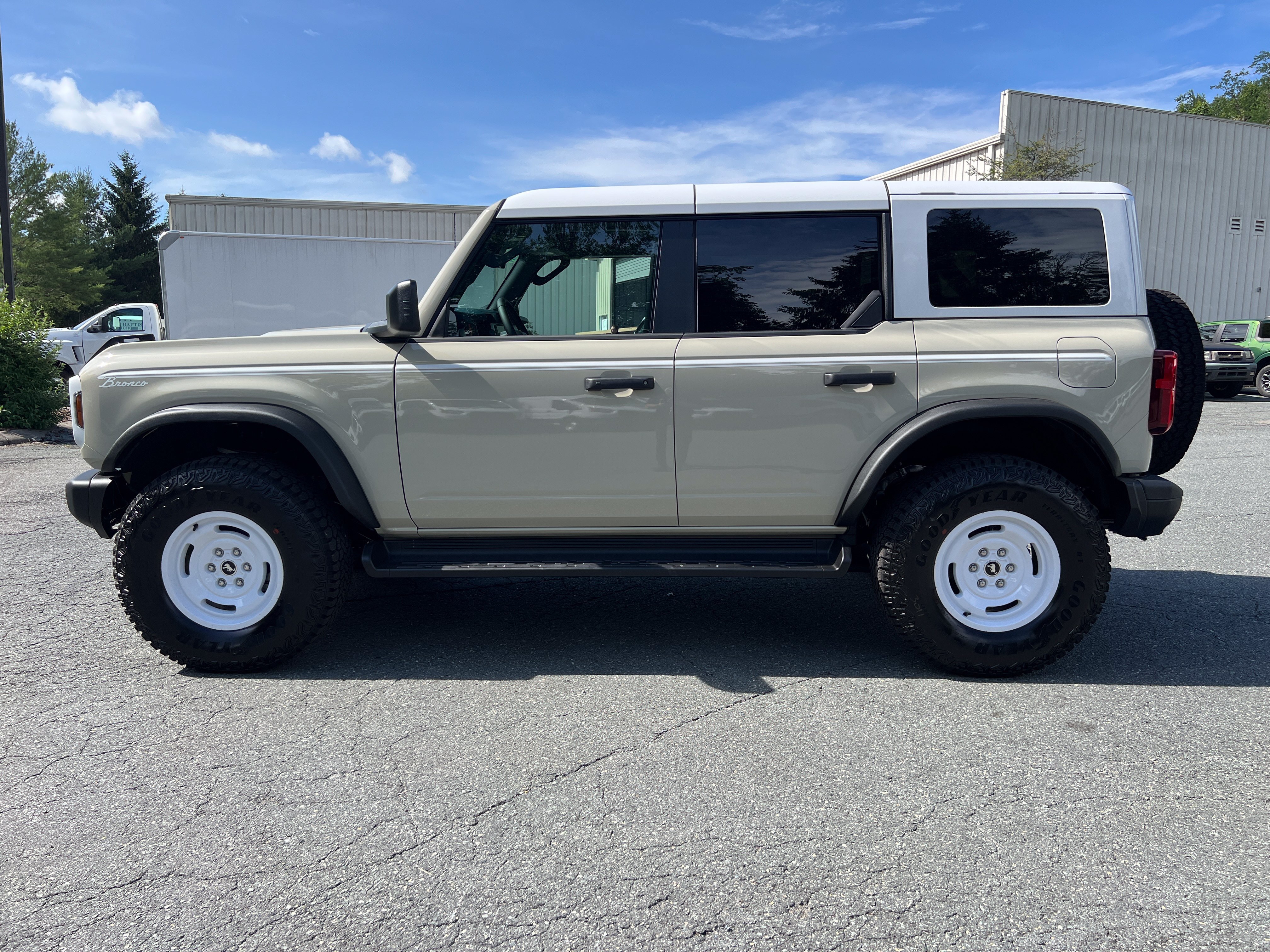 New 2026 Ford Bronco Heritage Edition AWD/4WD image 7