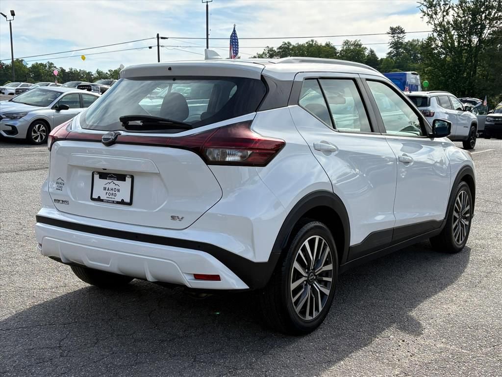 Used 2022 Nissan Kicks SV FWD image 4