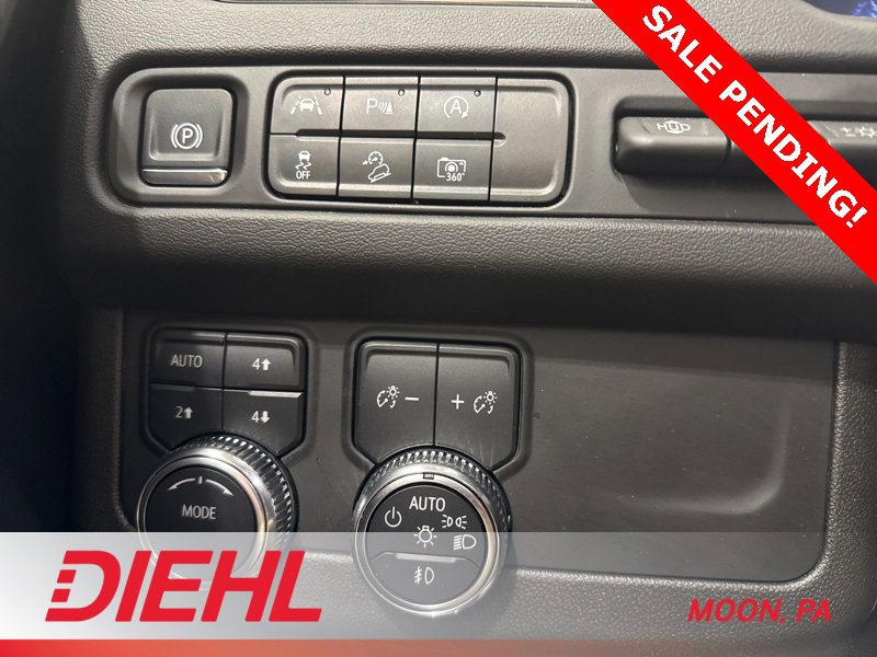 Used 2024 GMC Yukon AT4 w/ AT4 Premium Package image 29