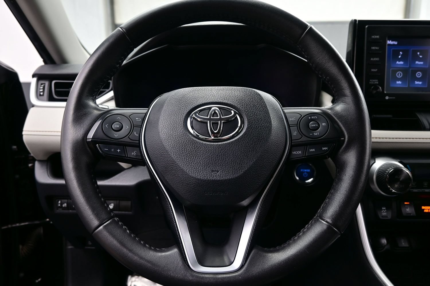 Used 2020 Toyota RAV4 XLE w/ XLE Grade Weather Package AWD/4WD image 24
