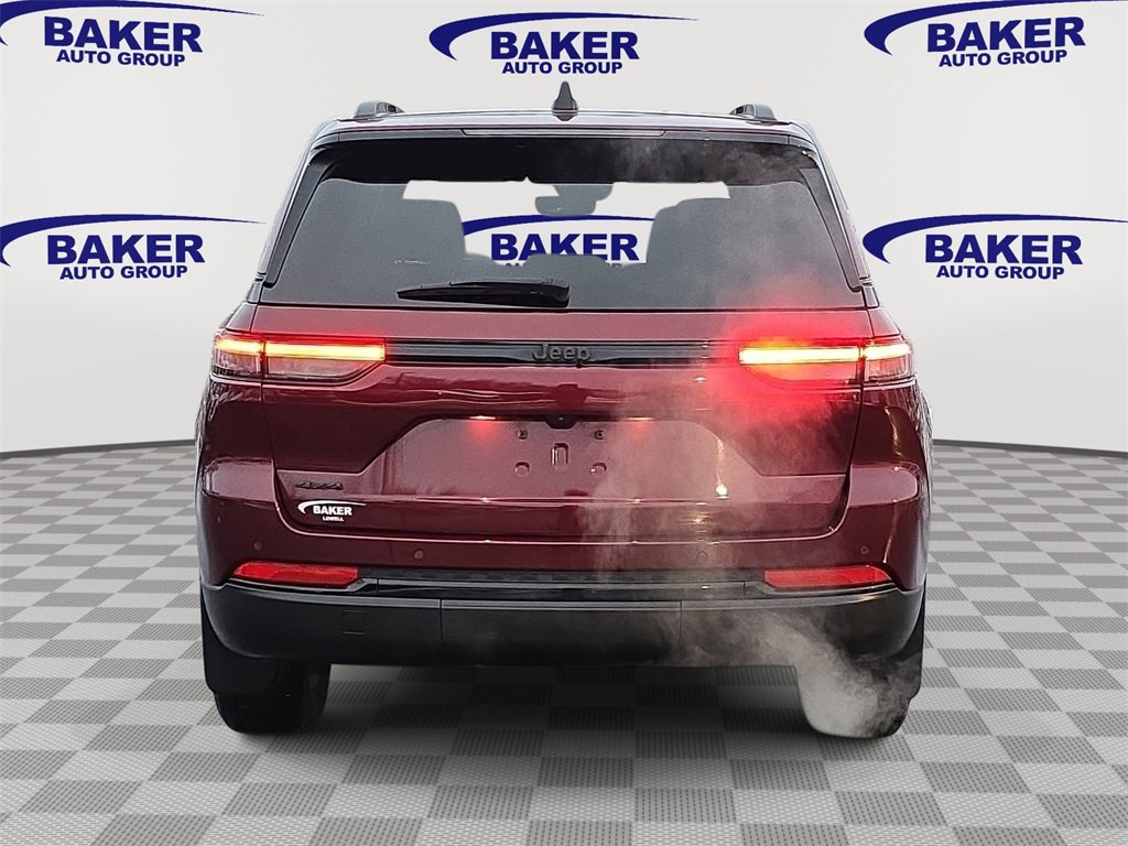 Used 2024 Jeep Grand Cherokee Altitude image 4