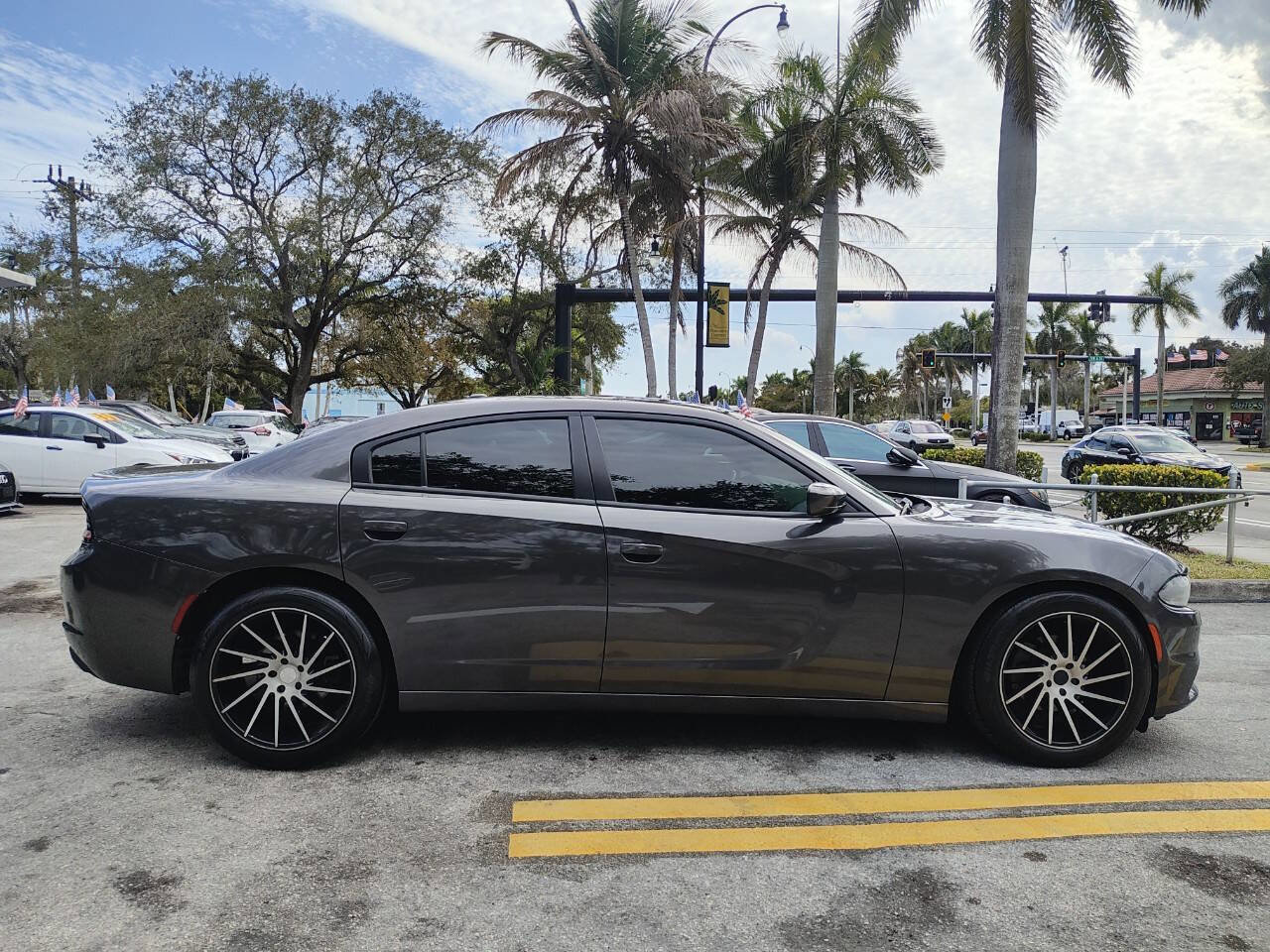 Used 2020 Dodge Charger SXT w/ Leather Interior Group image 12