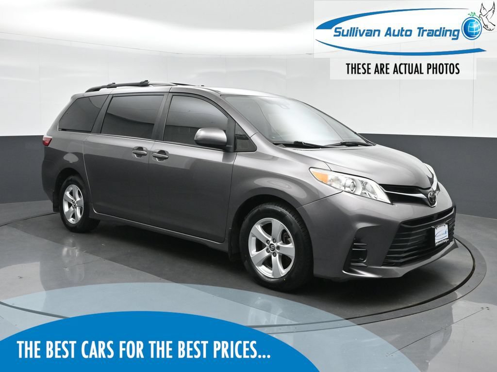 Used 2018 Toyota Sienna LE w/ Carpet Mat Package FWD image 1