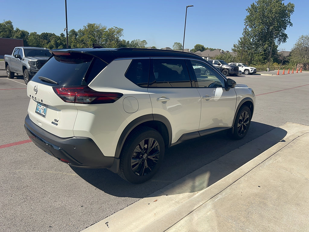 Used 2023 Nissan Rogue SV w/ SV Premium Package FWD image 13