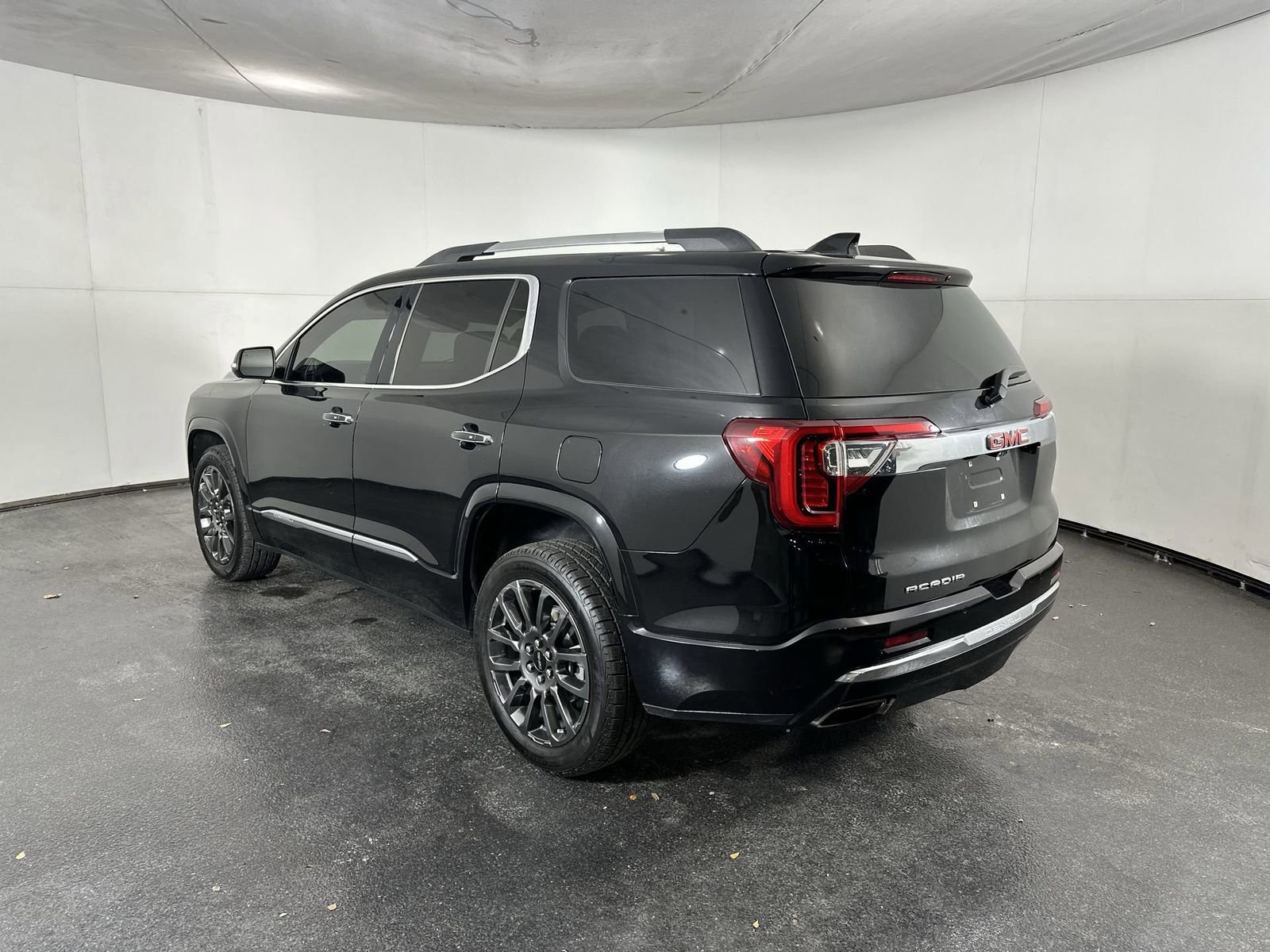 Used 2023 GMC Acadia Denali w/ Black Diamond Edition image 9