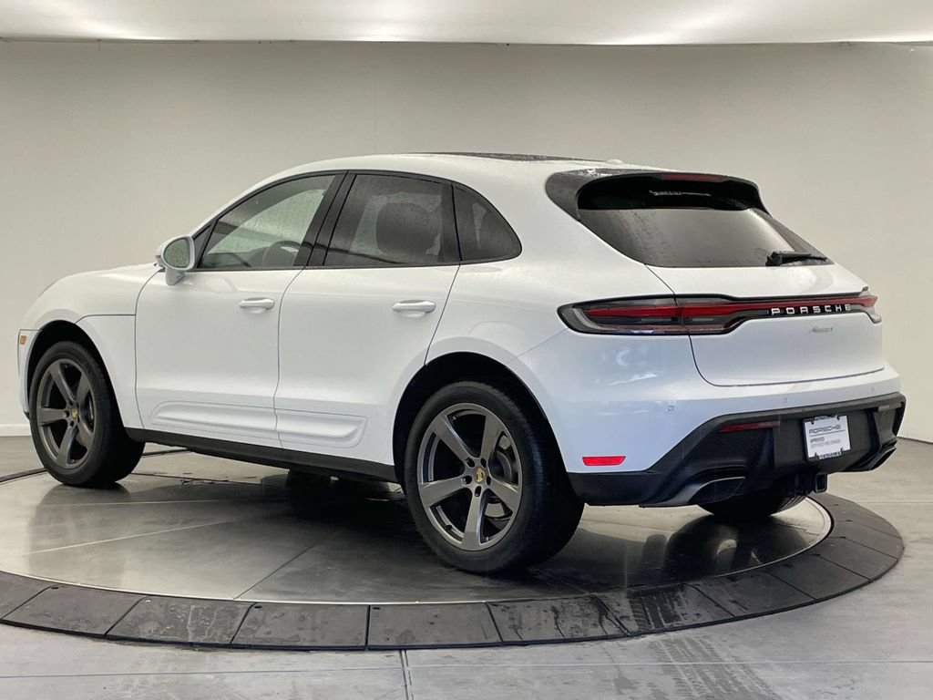 Certified 2025 Porsche Macan AWD/4WD image 3