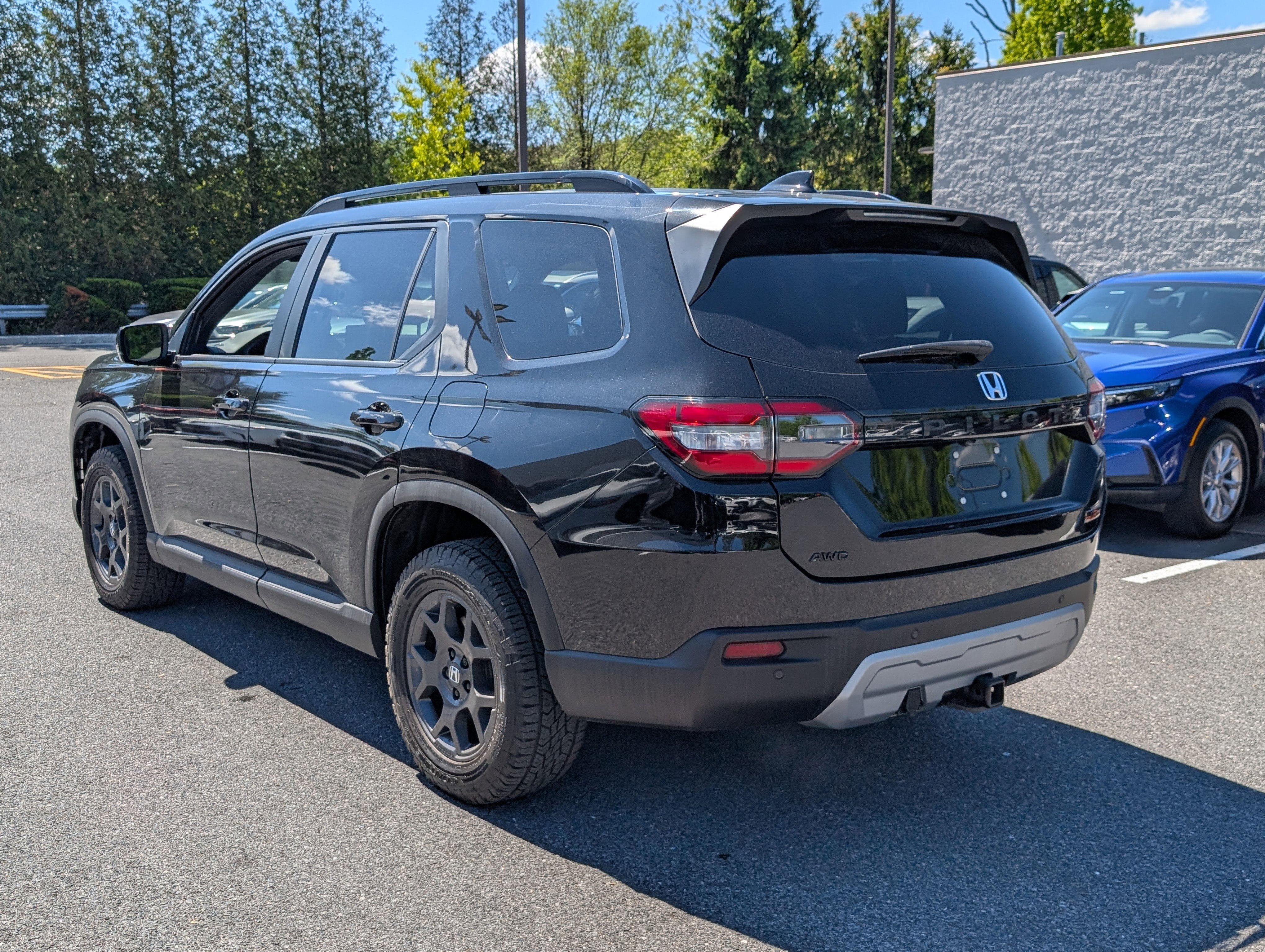 Used 2024 Honda Pilot TrailSport image 5