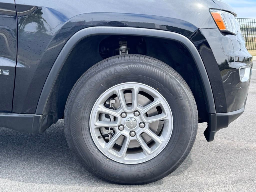 Used 2020 Jeep Grand Cherokee Laredo AWD/4WD image 37