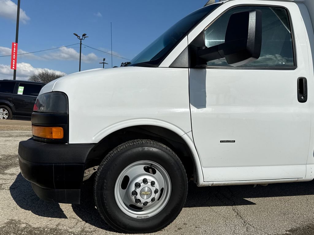 Used 2020 Chevrolet Express 3500 w/ Driver Convenience Package image 5