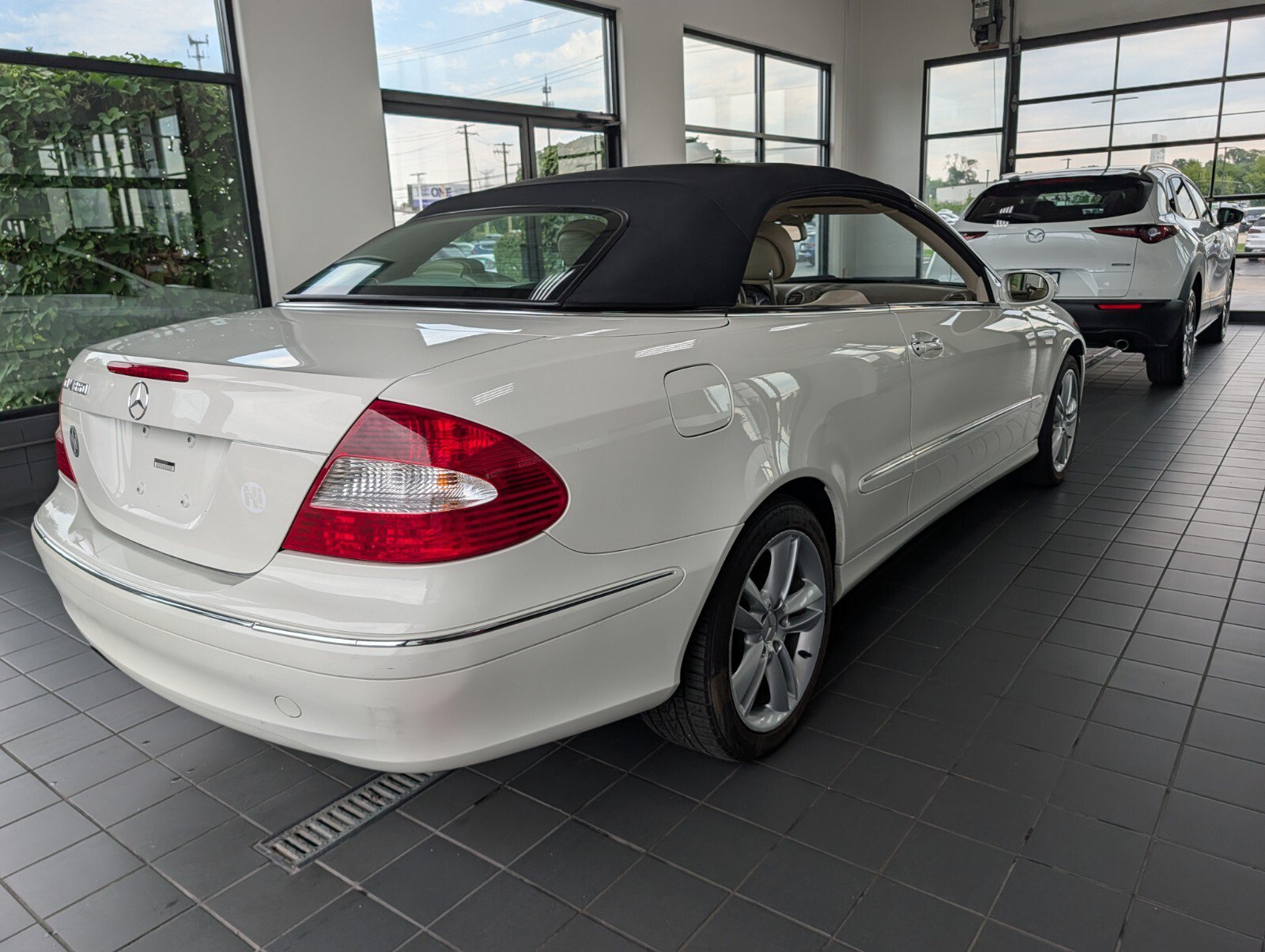 Used 2007 Mercedes-Benz CLK 350 Cabriolet image 2
