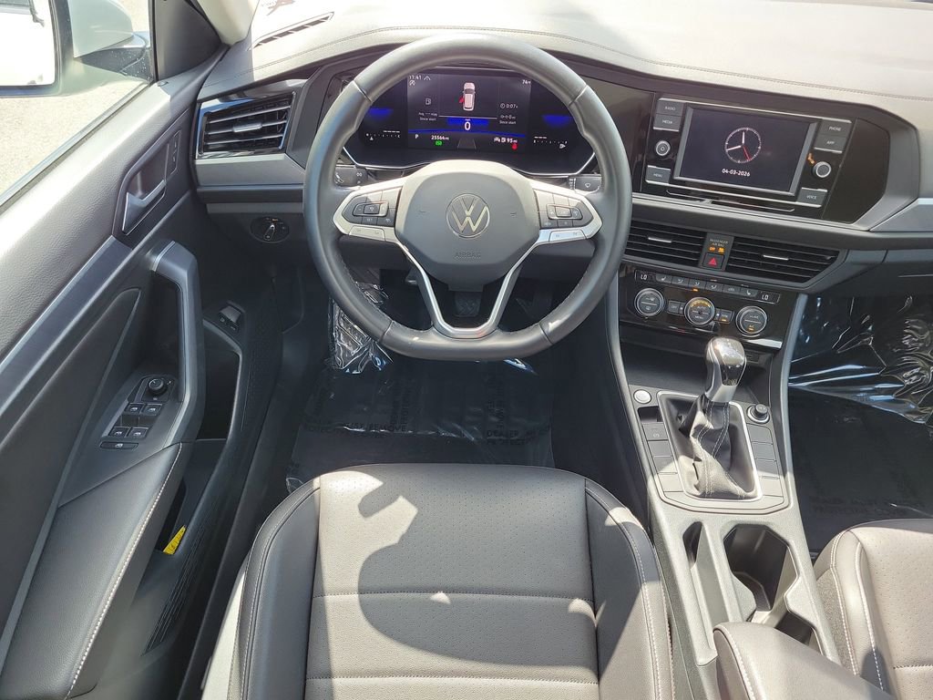 Used 2023 Volkswagen Jetta SE w/ Panoramic Sunroof Package image 13