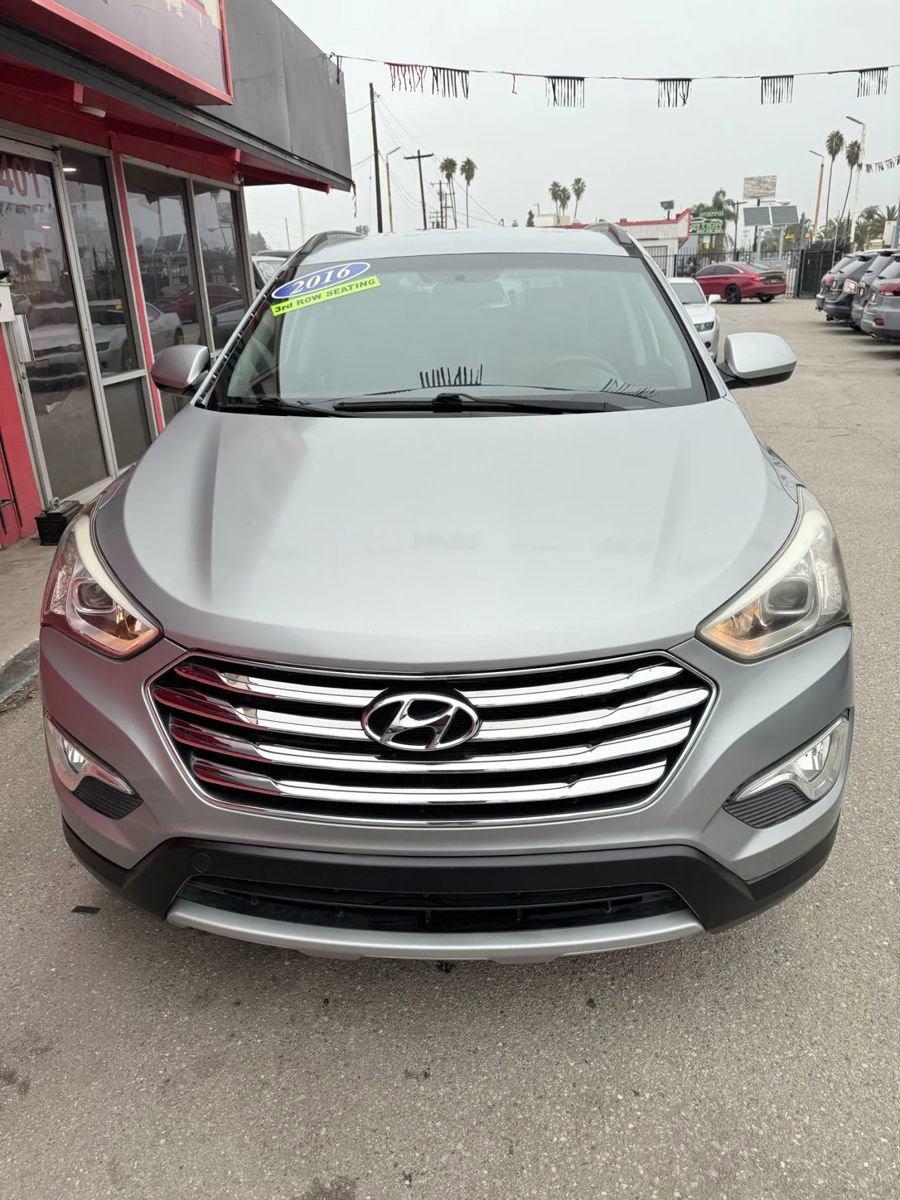Used 2016 Hyundai Santa Fe SE FWD image 2