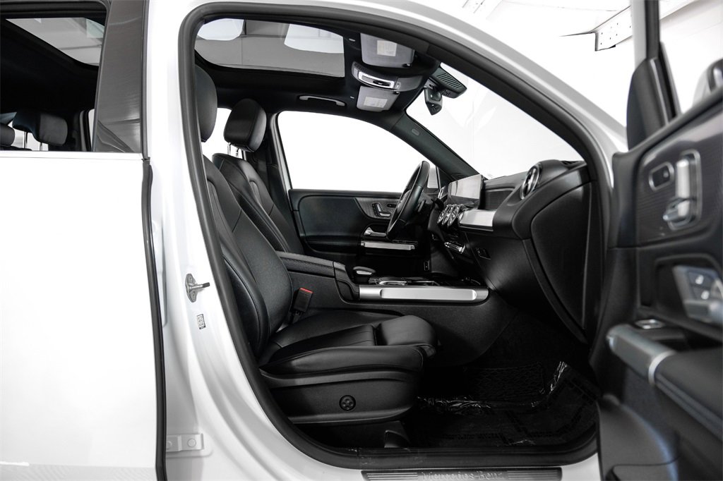 Used 2020 Mercedes-Benz GLB 250 w/ Premium Package image 36