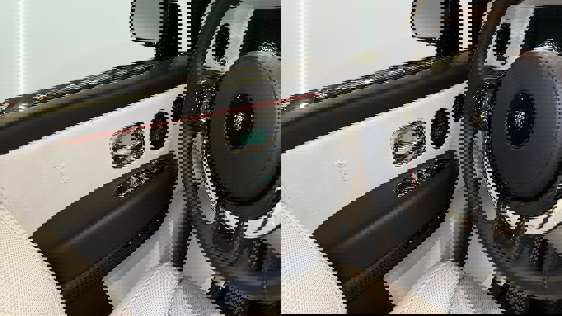 Used 2022 Rolls-Royce Cullinan Black Badge w/ Dark Exterior Package image 18