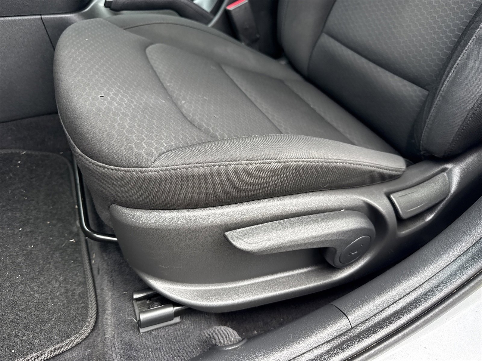 Used 2020 Hyundai Elantra SE w/ Cargo Package (C1) image 15