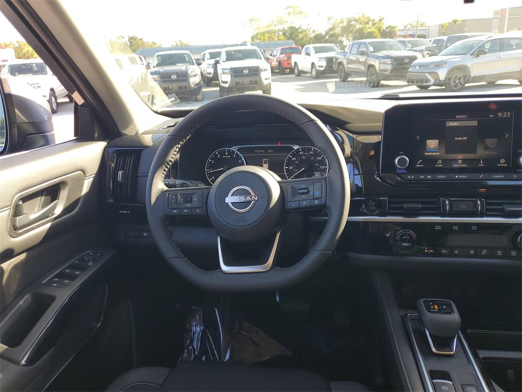 New 2025 Nissan Pathfinder SV image 8