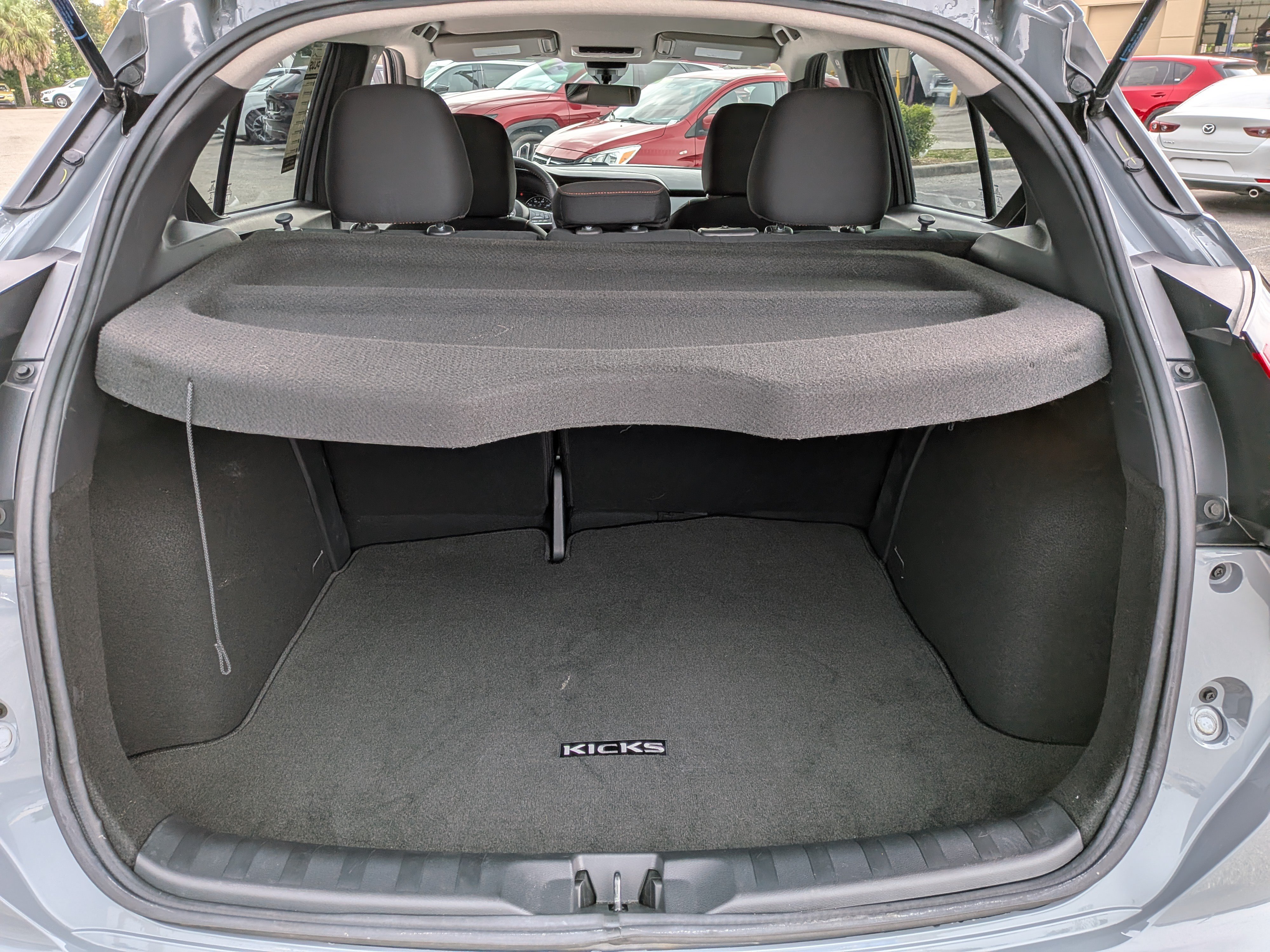 Used 2022 Nissan Kicks SR w/ Interior Electronics Package FWD image 13