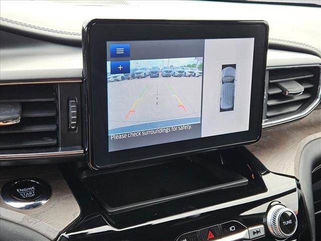 Used 2023 Ford Explorer Platinum w/ Equipment Group 601A AWD/4WD image 14