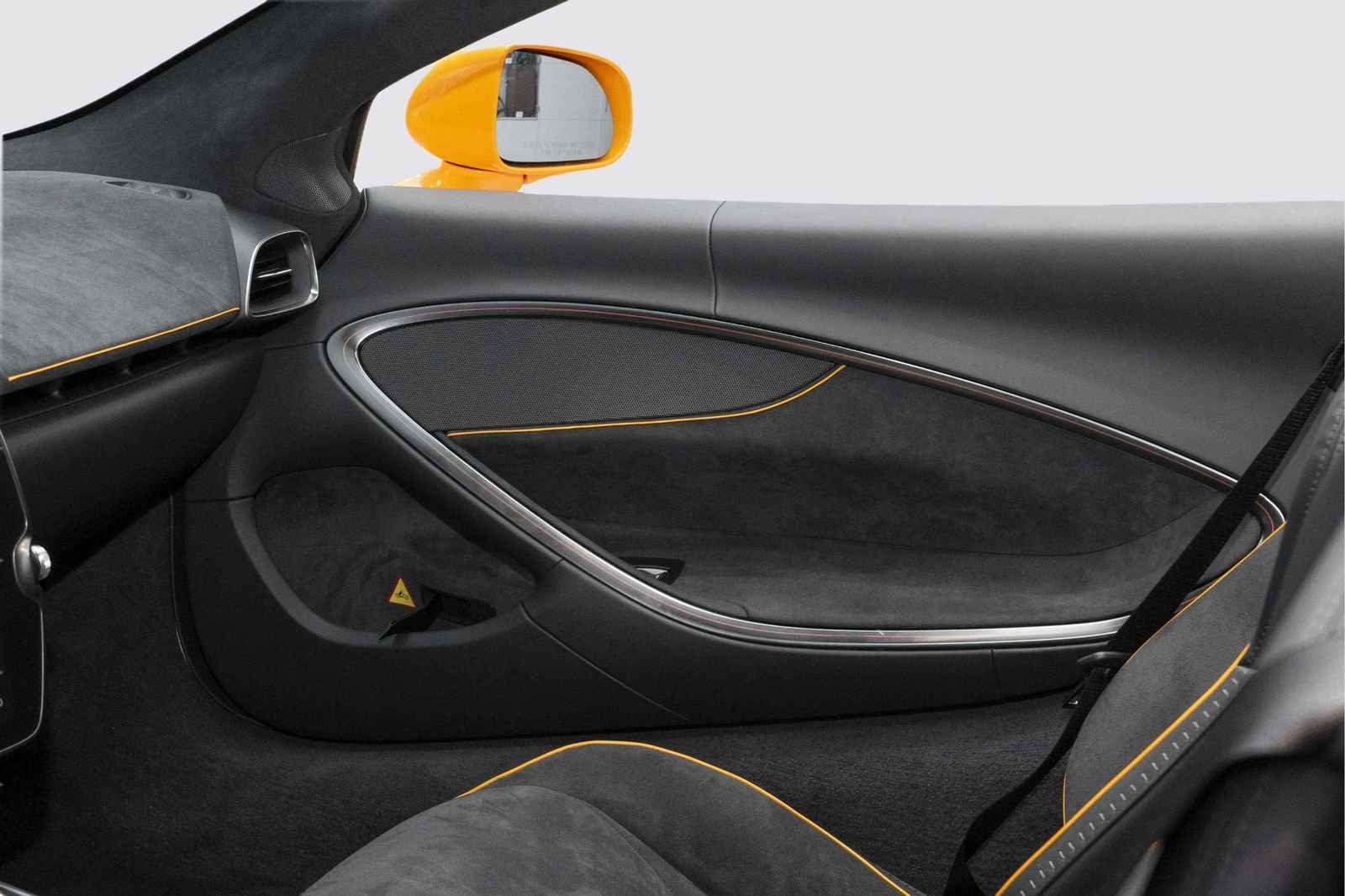Used 2026 McLaren Artura Spider RWD image 17