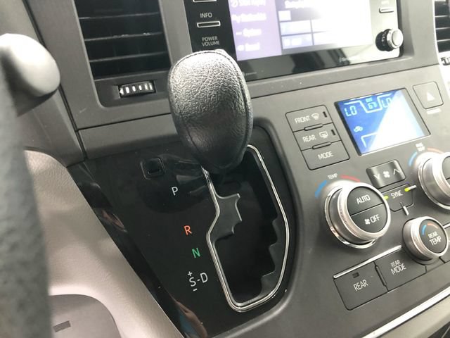 Used 2018 Toyota Sienna LE AWD/4WD image 24