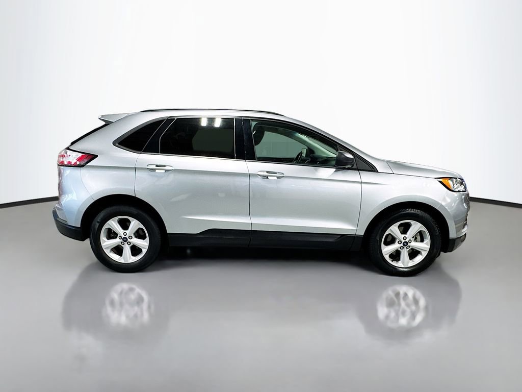 Used 2020 Ford Edge SE FWD image 5