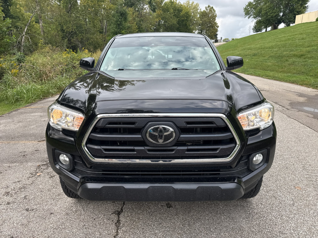 Used 2019 Toyota Tacoma SR5 AWD/4WD image 8