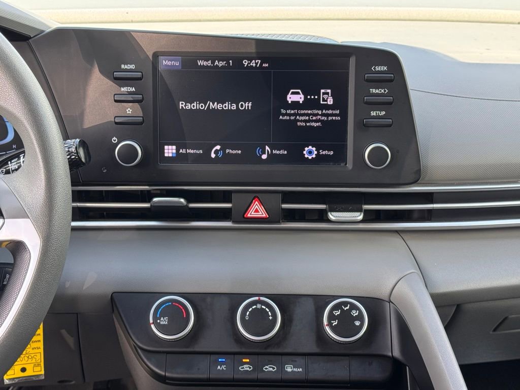 Used 2024 Hyundai Elantra SE image 25