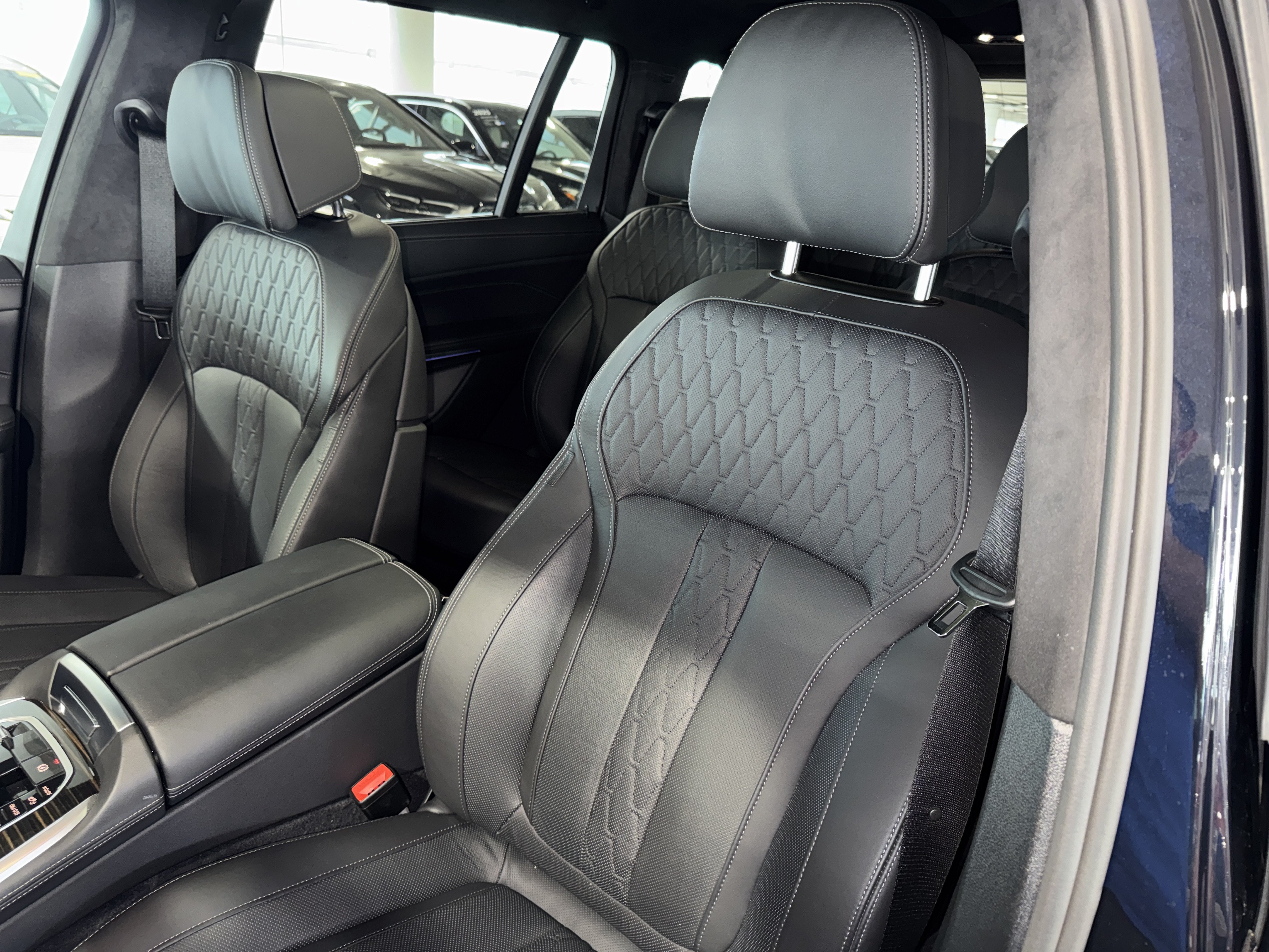 Used 2025 BMW X7 M60i AWD/4WD image 37