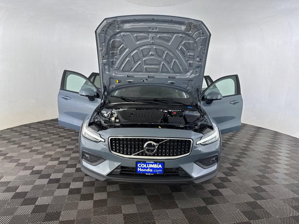 Used 2023 Volvo V60 B5 Cross Country Ultimate AWD/4WD image 15