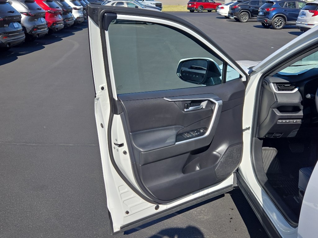 Used 2025 Toyota RAV4 XLE w/ Convenience Package AWD/4WD image 11