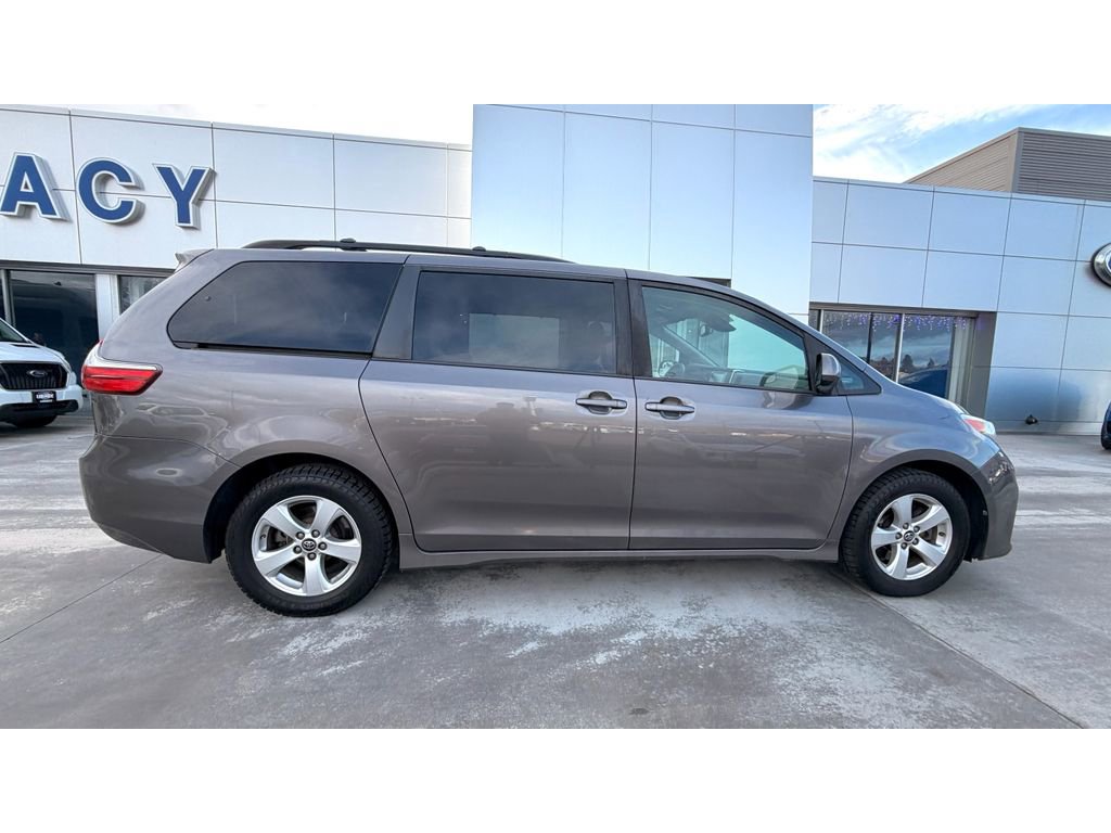 Used 2018 Toyota Sienna LE image 6